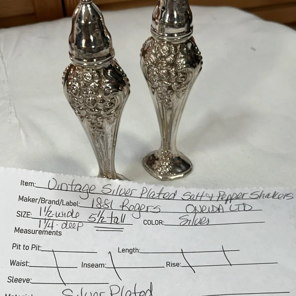Rogers  1881  Oneida‎ Ornate  Silver Plate salt and pepper shakers Vintage 5.5”